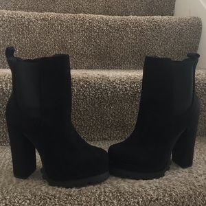 Black boots (brand new!)